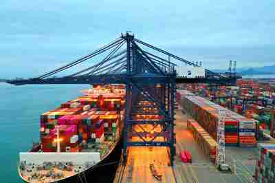 航拍深圳鹽田集裝箱港 密密麻麻，蔚為壯觀