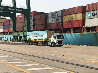 無人駕駛港口集裝箱運(yùn)輸車，中國這次厲害了！